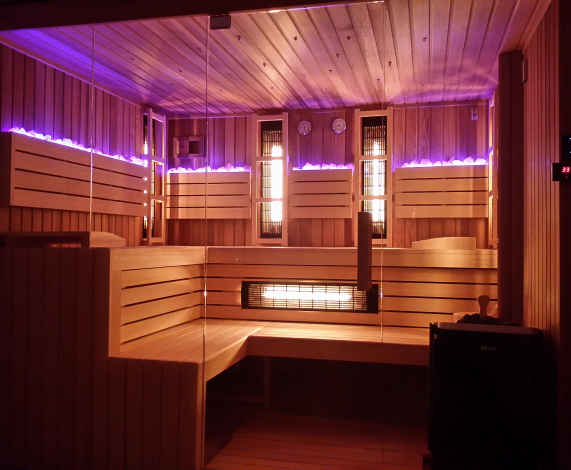 Czy sauna jest dla każdego? Fakty i mity o zdrowotnym wpływie pary